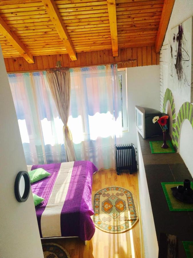 Rolling Stone Hostel Брашов Екстер'єр фото