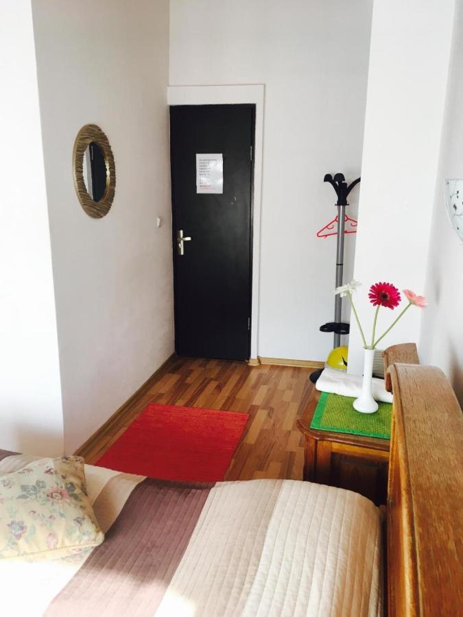 Rolling Stone Hostel Брашов Екстер'єр фото