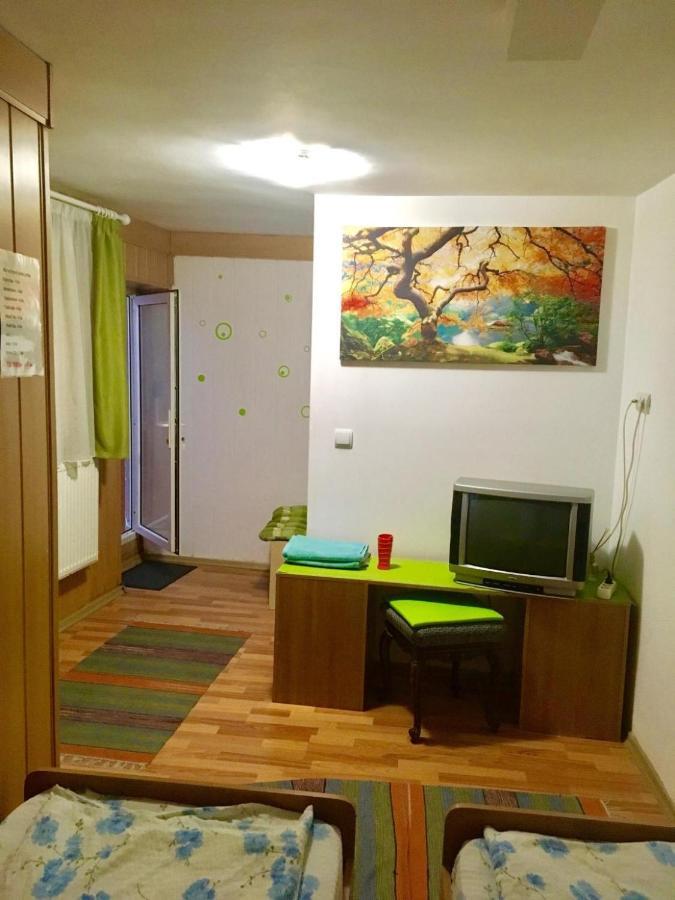 Rolling Stone Hostel Брашов Екстер'єр фото