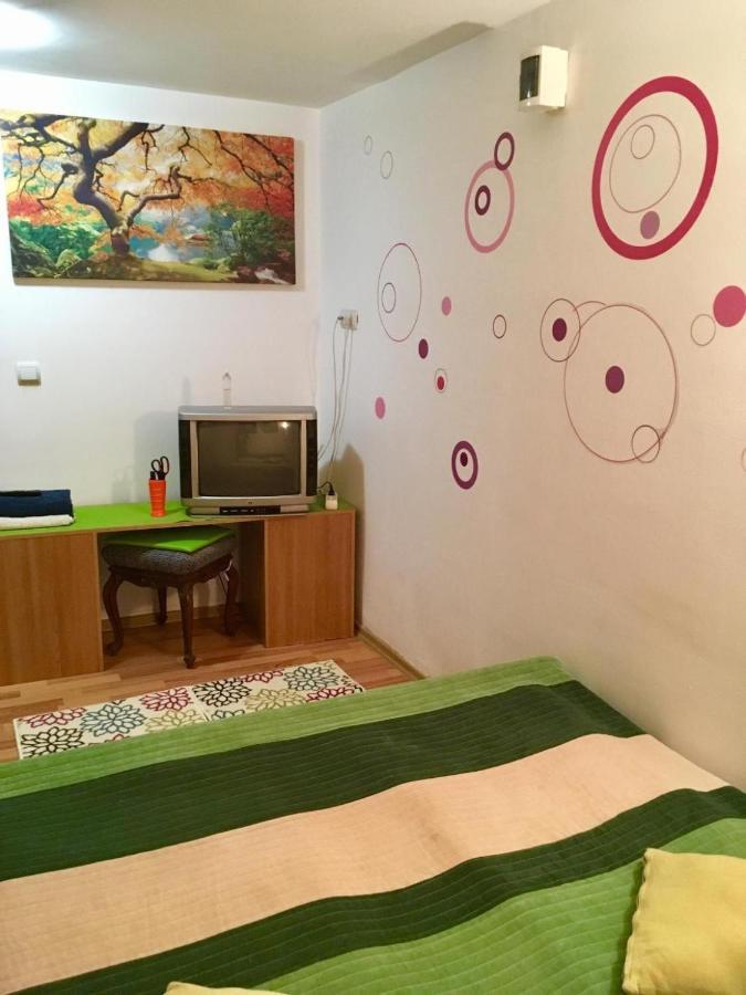 Rolling Stone Hostel Брашов Екстер'єр фото