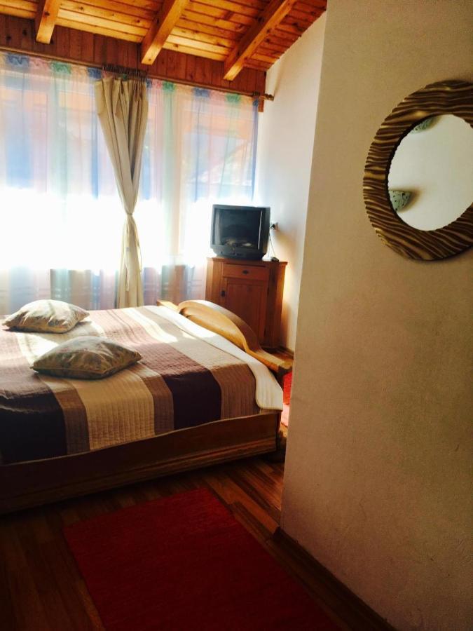 Rolling Stone Hostel Брашов Екстер'єр фото