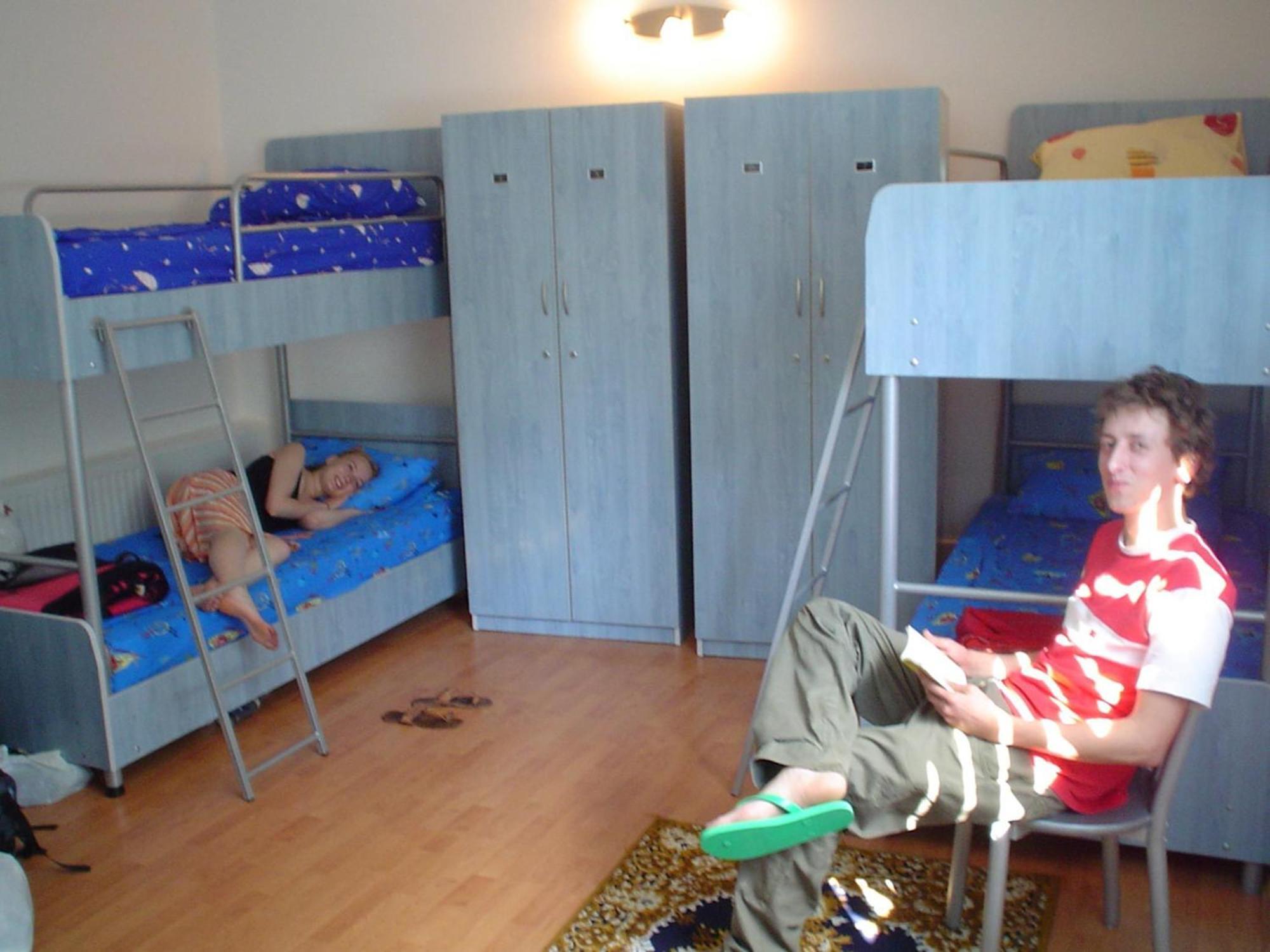 Rolling Stone Hostel Брашов Номер фото
