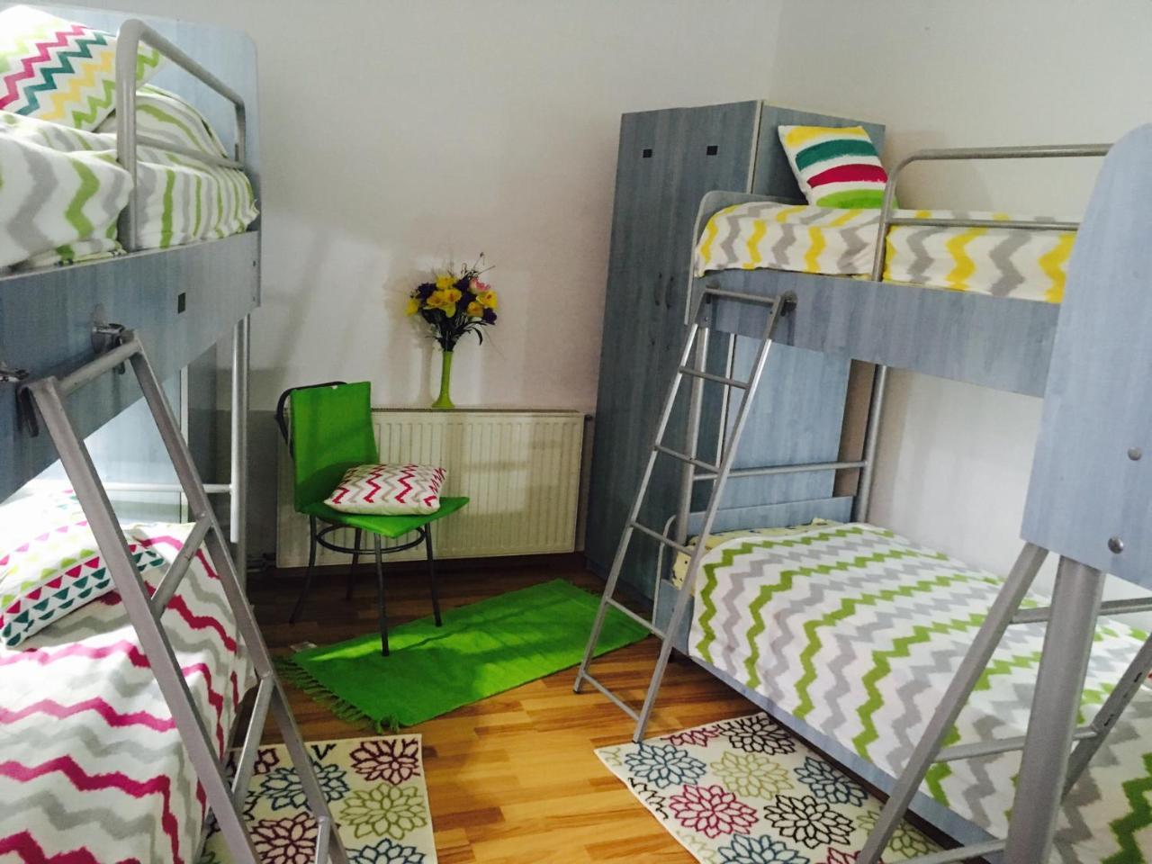 Rolling Stone Hostel Брашов Екстер'єр фото