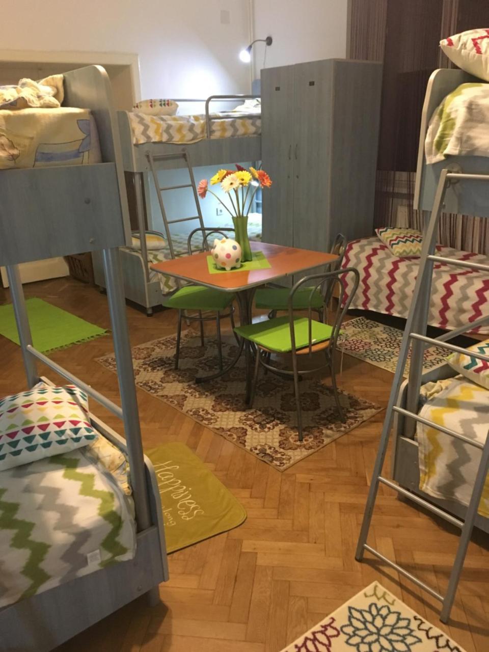 Rolling Stone Hostel Брашов Екстер'єр фото