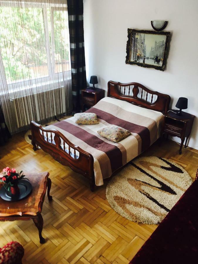 Rolling Stone Hostel Брашов Екстер'єр фото