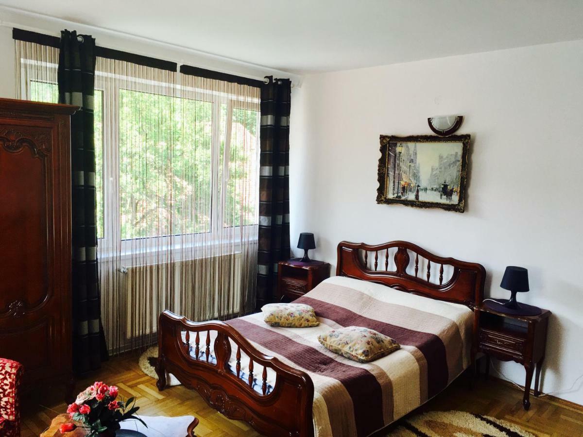Rolling Stone Hostel Брашов Екстер'єр фото
