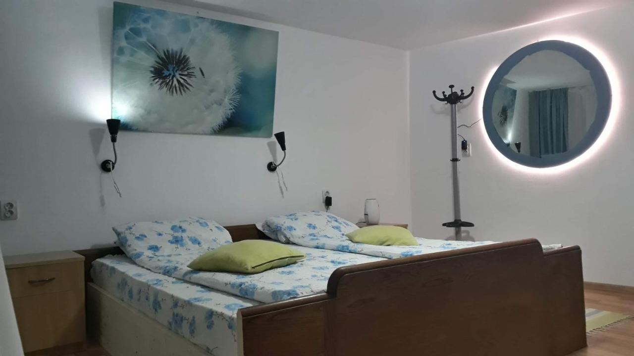 Rolling Stone Hostel Брашов Екстер'єр фото