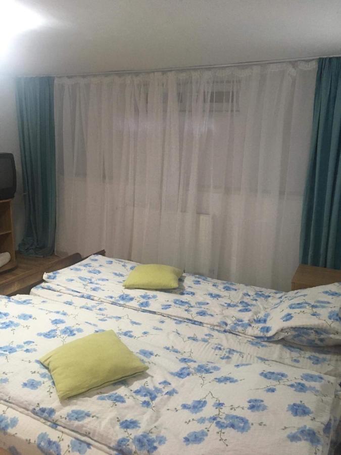 Rolling Stone Hostel Брашов Екстер'єр фото