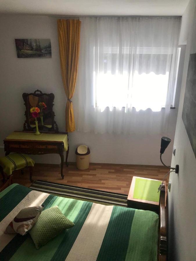 Rolling Stone Hostel Брашов Екстер'єр фото
